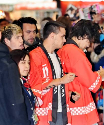 Celebrity Photos That Look Like They're Photoshopped But They're NOT!